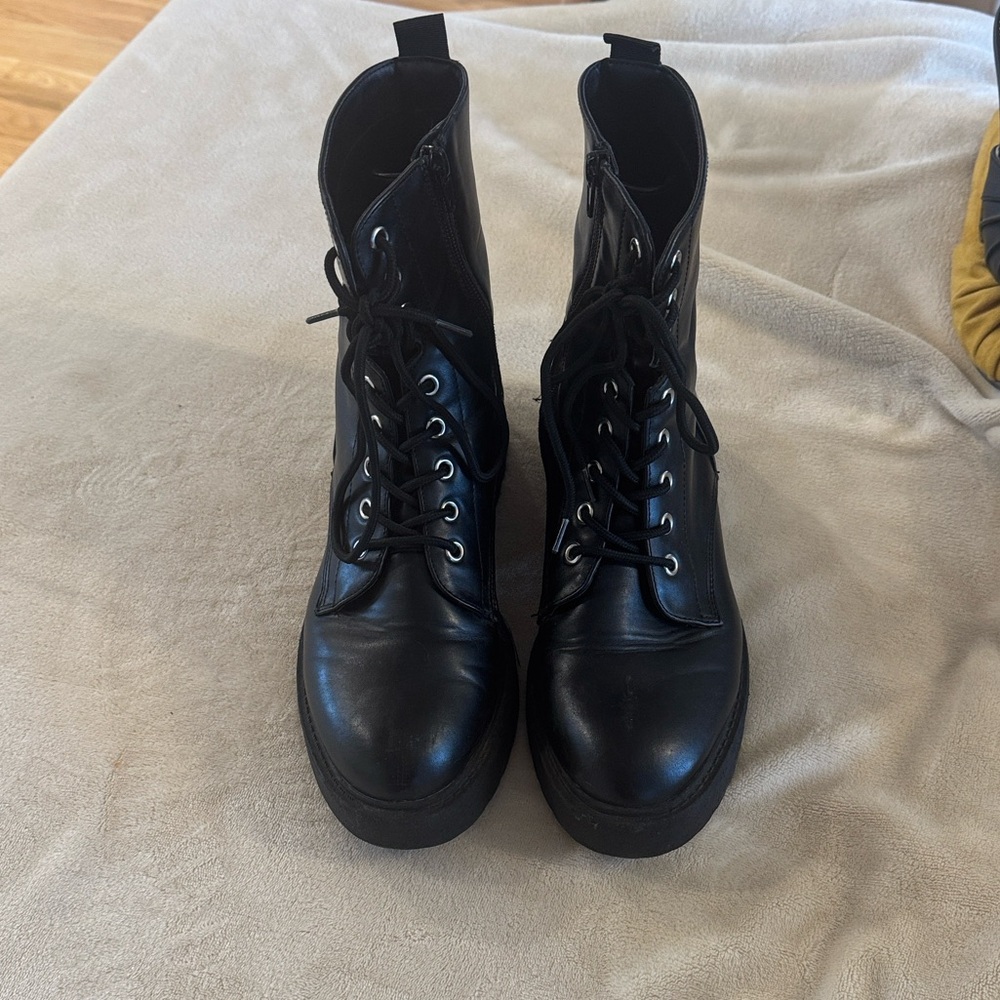 R2 Sleek Black Moto Boots